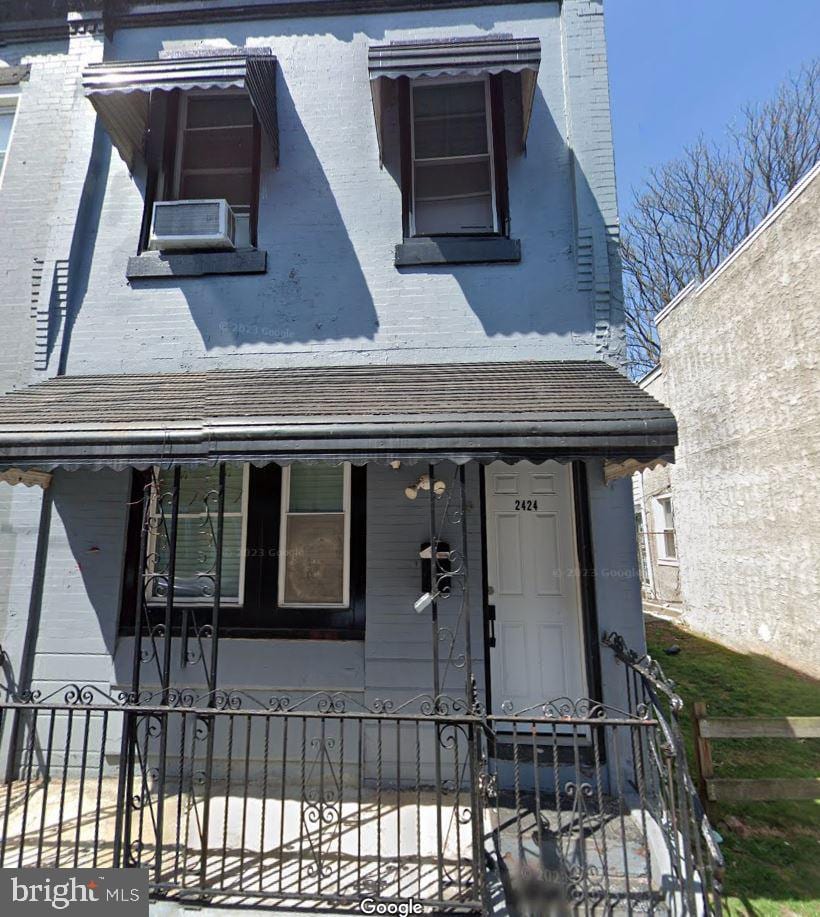 view of front facade with covered porch