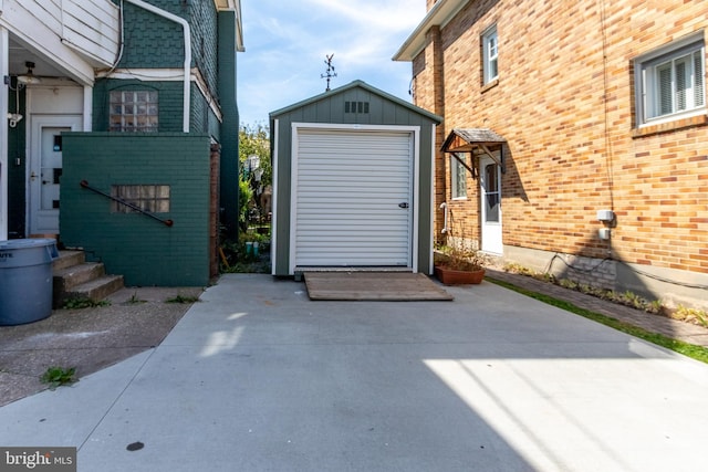 entrance to property featuring a patio