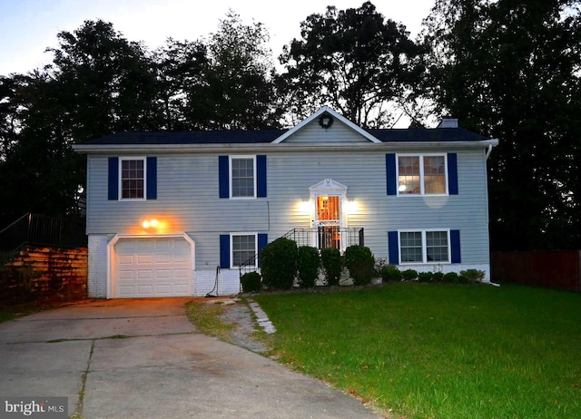 view of front of house featuring a garage and a front yard