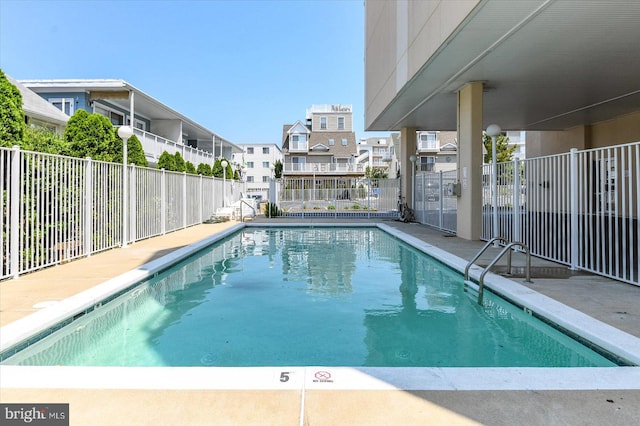 view of swimming pool