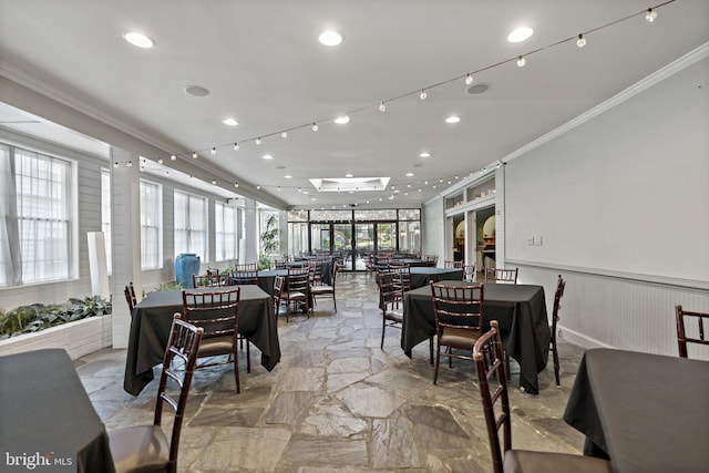 dining area with ornamental molding