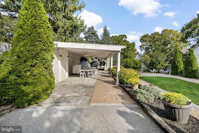 view of front of home featuring a patio and ceiling fan