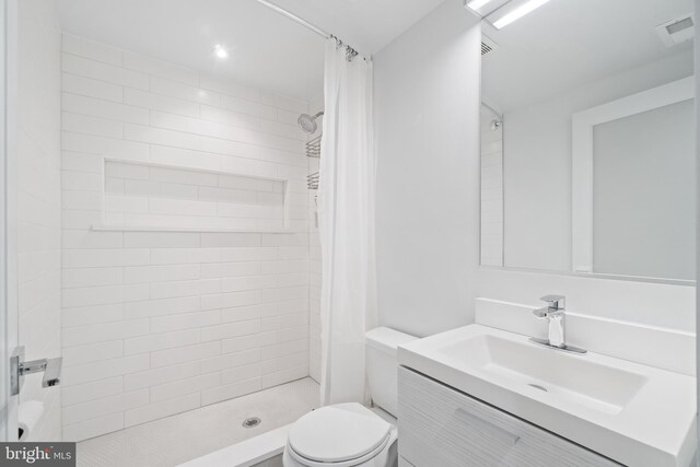 bathroom with toilet, curtained shower, and vanity