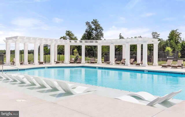 view of swimming pool with a pergola