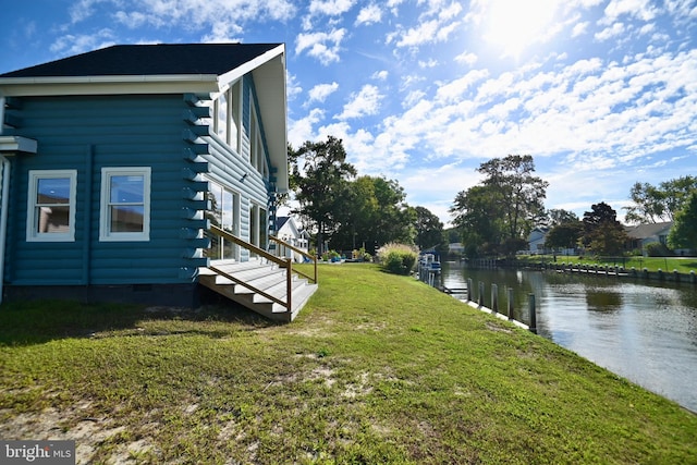 view of yard featuring a water view