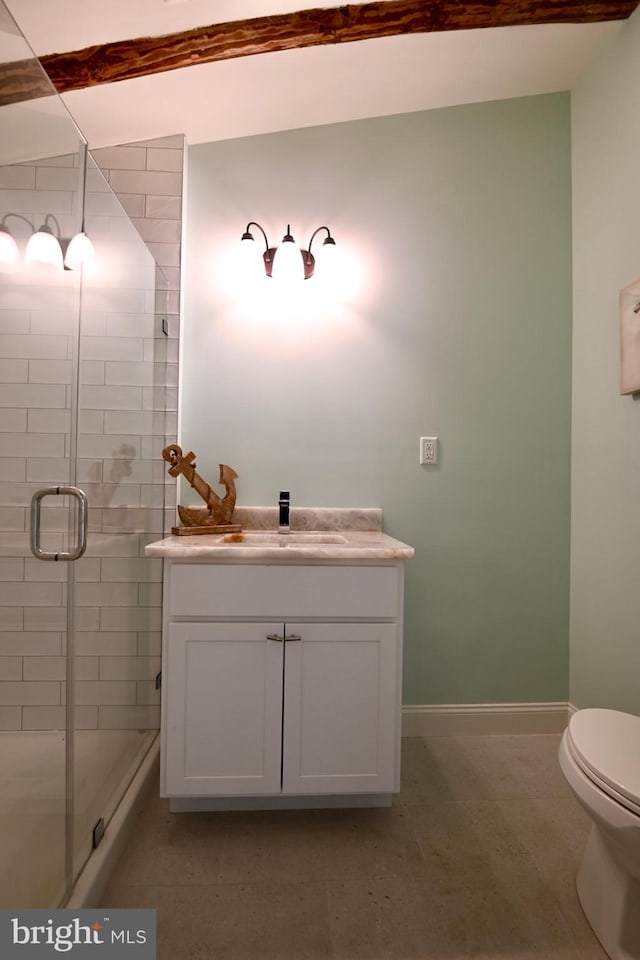 bathroom with walk in shower, vanity, toilet, and vaulted ceiling