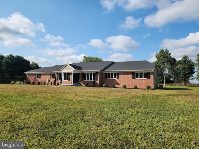 single story home featuring a front yard