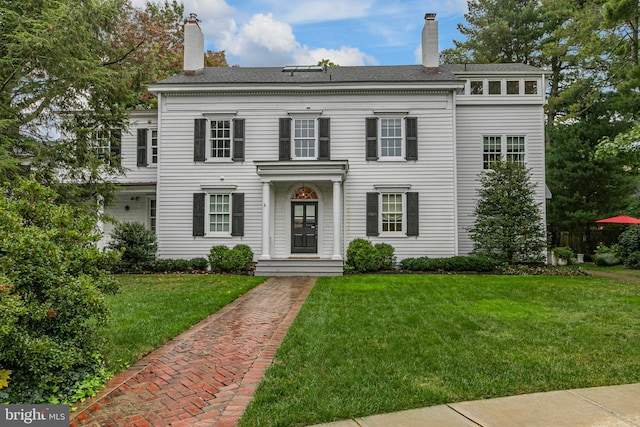 view of front of property with a front lawn