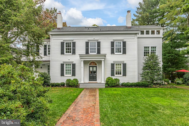 view of front of property with a front lawn