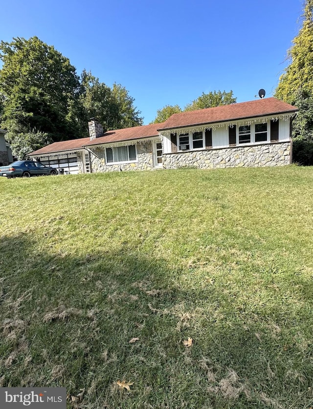 exterior space featuring a front yard