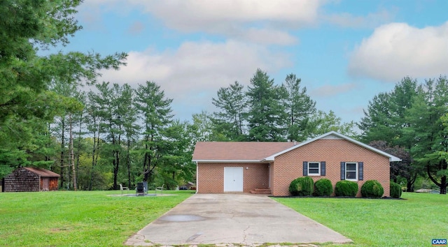 view of front of home with a front lawn