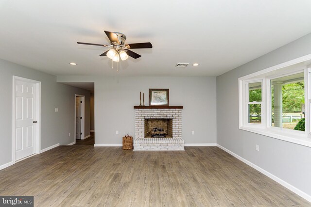 empty room featuring washer and clothes dryer, dark wood-type flooring, and ceiling fan