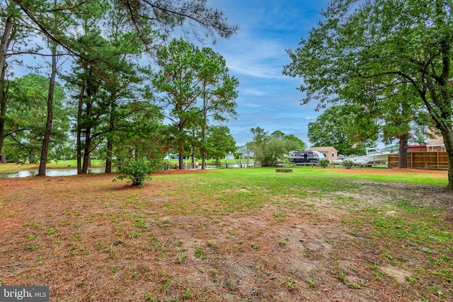 view of yard featuring a water view