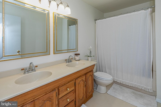 bathroom featuring a shower with curtain, vanity, and toilet