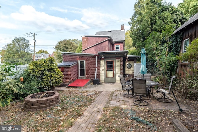 back of house featuring a patio area and an outdoor fire pit