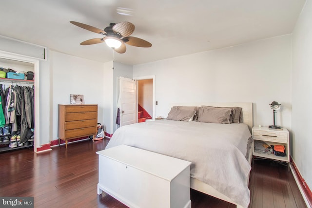 bedroom featuring dark hardwood / wood-style floors, ceiling fan, and a closet