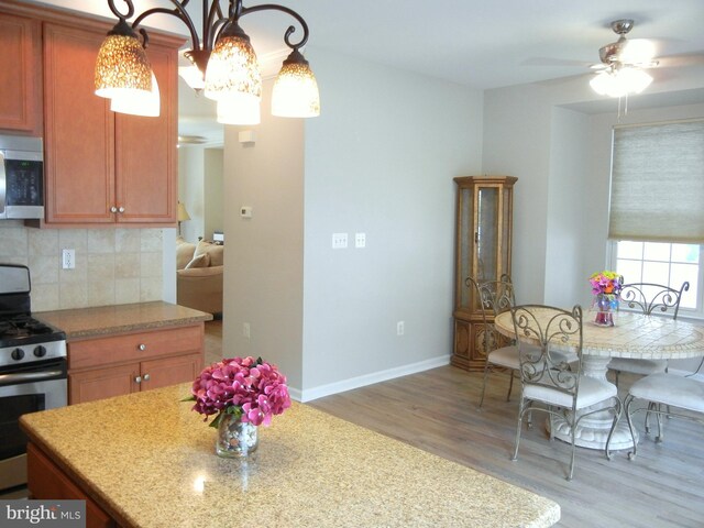 dining area featuring light hardwood / wood-style floors and ceiling fan