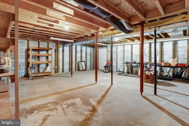 unfurnished bedroom featuring a closet, light hardwood / wood-style floors, and ceiling fan