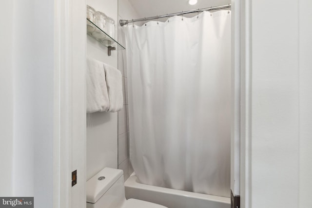 bathroom featuring toilet and shower / bath combo