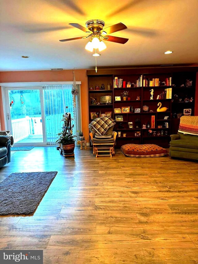 sitting room with light wood-type flooring and ceiling fan