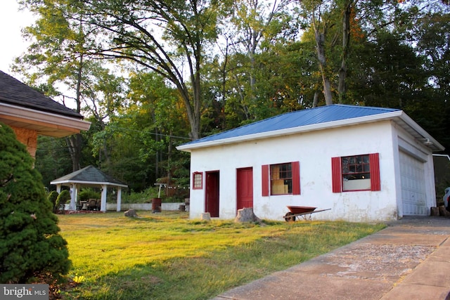 exterior space with a yard