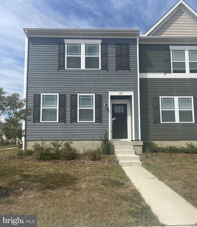 view of front facade featuring a front lawn