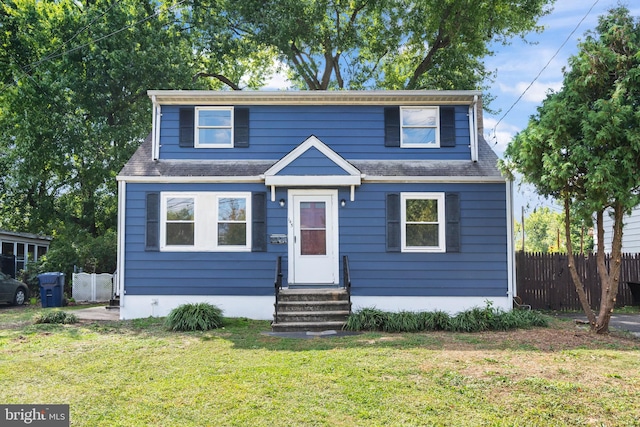 view of front of property featuring a front yard