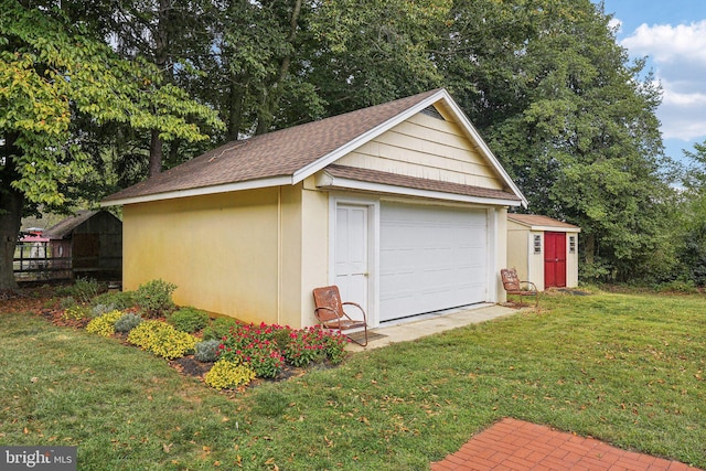 view of detached garage