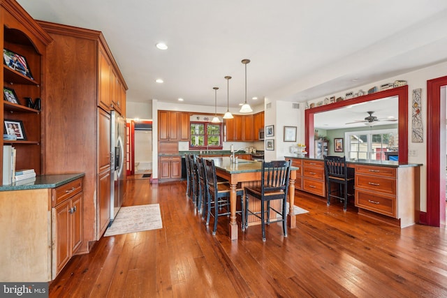 dining space featuring dark wood-style flooring, ceiling fan, built in study area, and recessed lighting