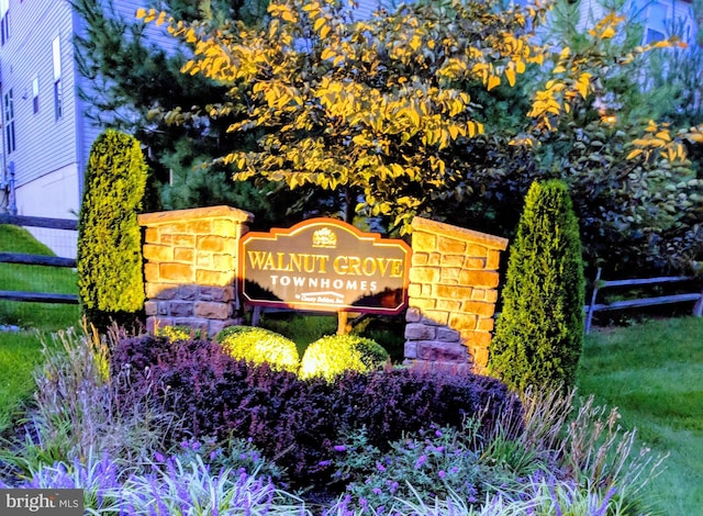 view of community / neighborhood sign