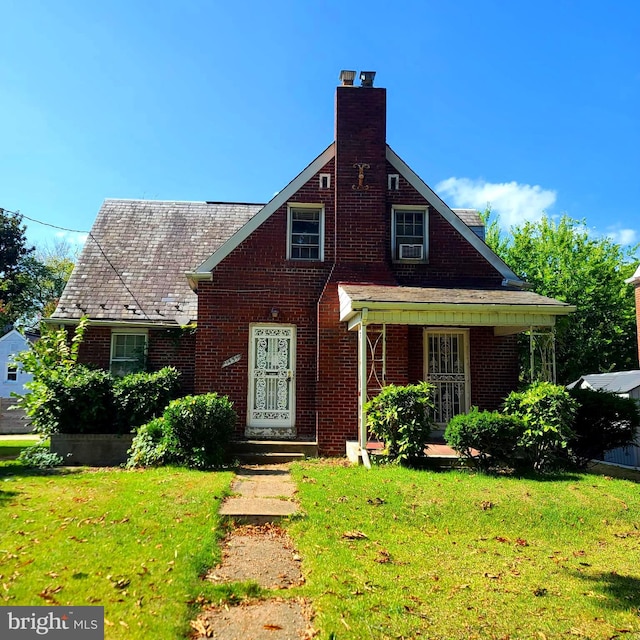 view of front of house with a front yard