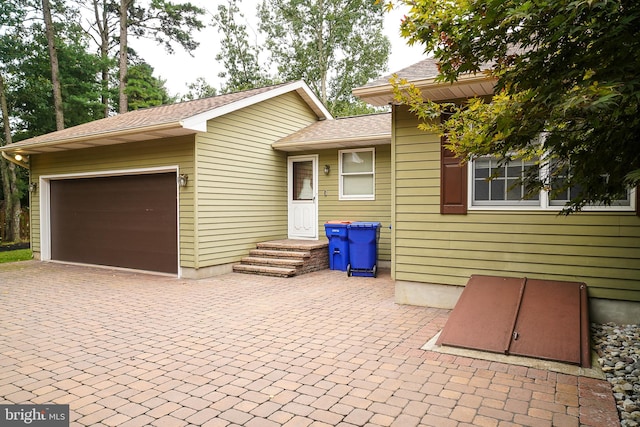 view of front of property featuring a garage