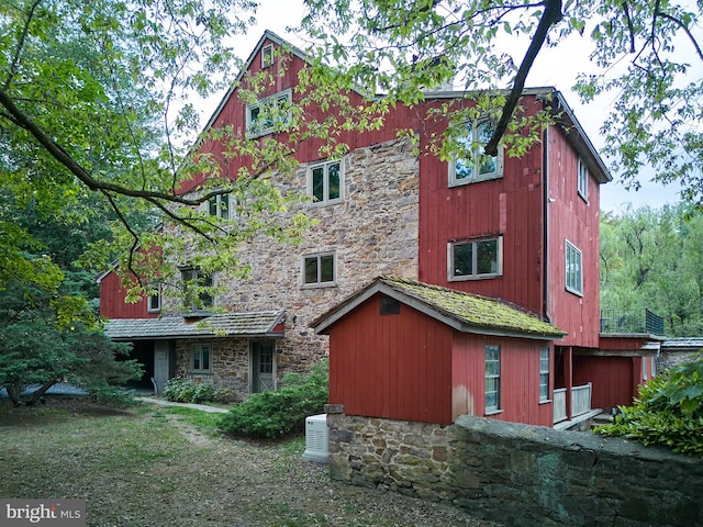 view of front facade