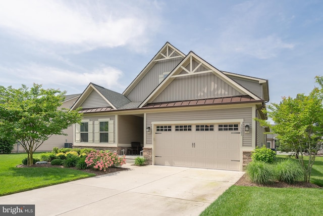 craftsman-style house featuring a garage and a front lawn