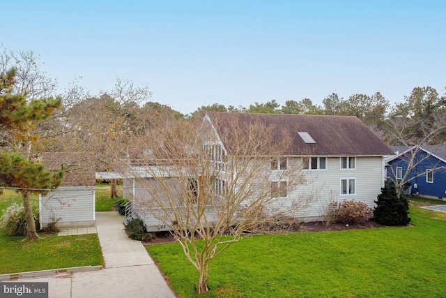 view of front of home with a front lawn