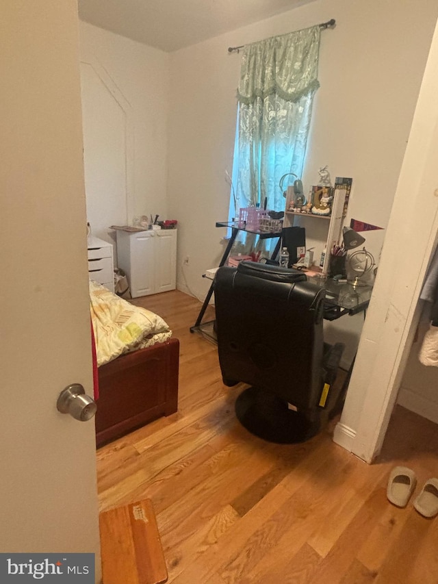 office area with light hardwood / wood-style flooring