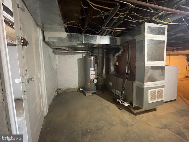 basement with water heater and washer / clothes dryer