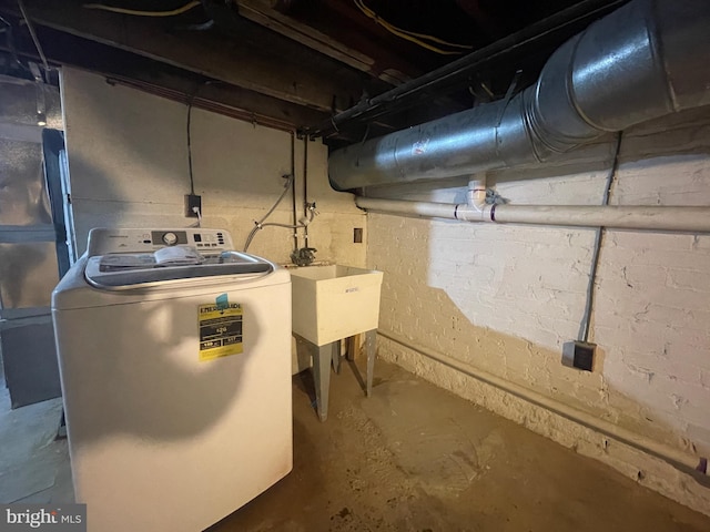 basement with washer / clothes dryer and sink