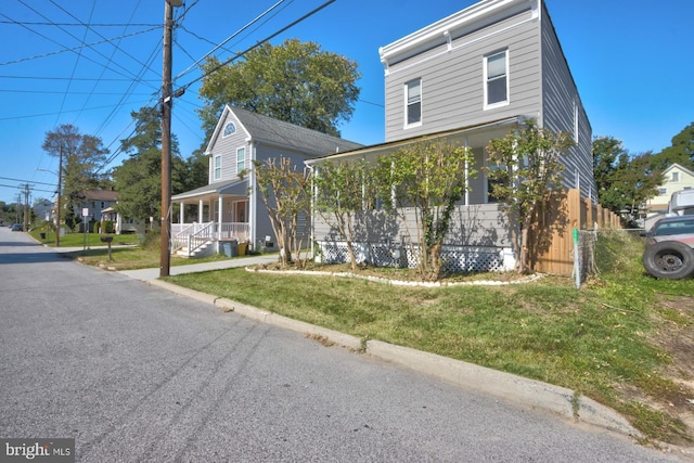 view of front facade featuring a front lawn and covered porch