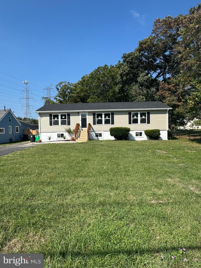 view of front facade with a front lawn