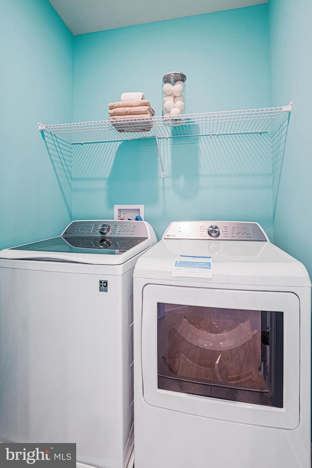 laundry room with independent washer and dryer