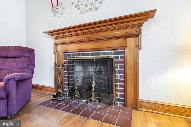 interior details with hardwood / wood-style floors