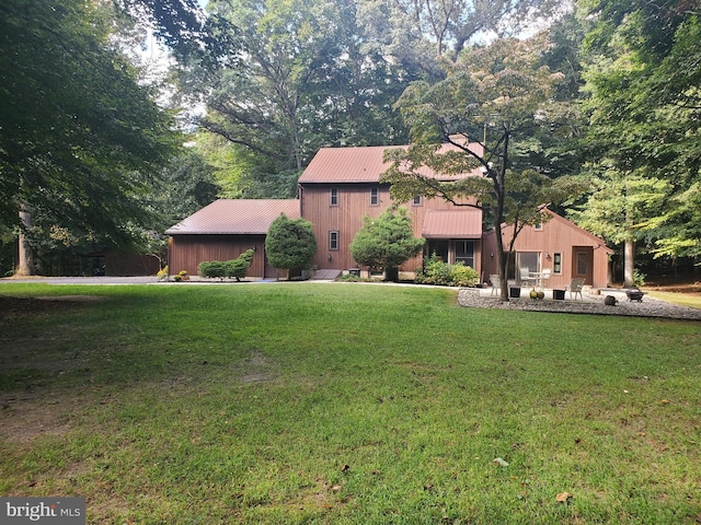 view of front facade featuring a front yard and metal roof