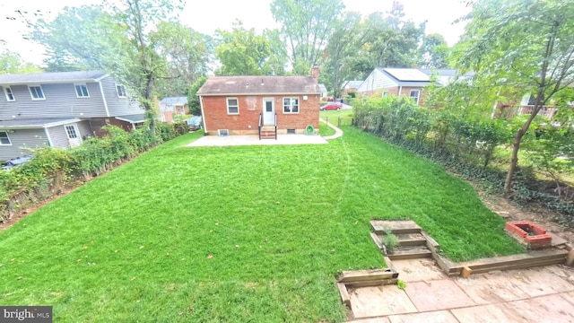 view of yard featuring a patio area