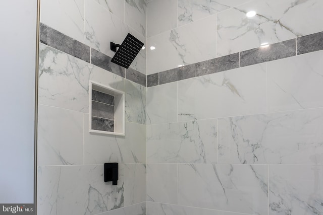 room details featuring a tile shower