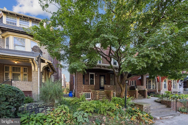 view of front of house featuring covered porch