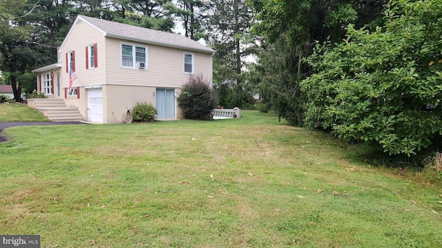 view of side of property featuring a lawn