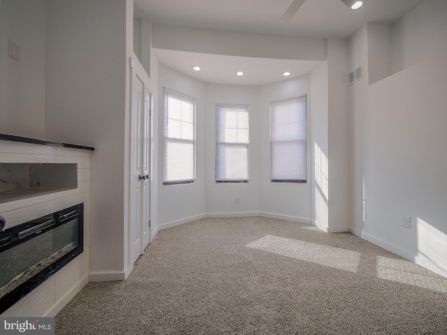 carpeted living room featuring ceiling fan