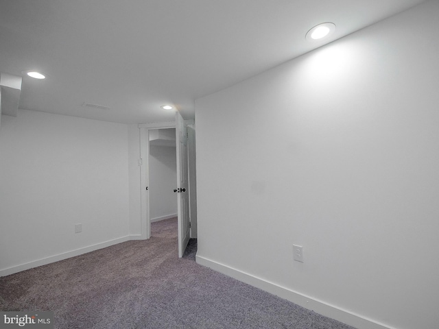 unfurnished room with carpet