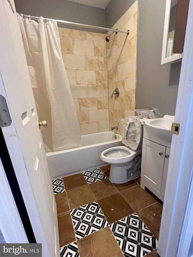 full bathroom with vanity, toilet, and shower / bath combo